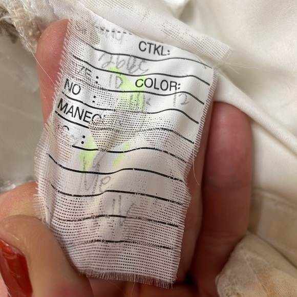 Wedding gown - Picture 5 of 15